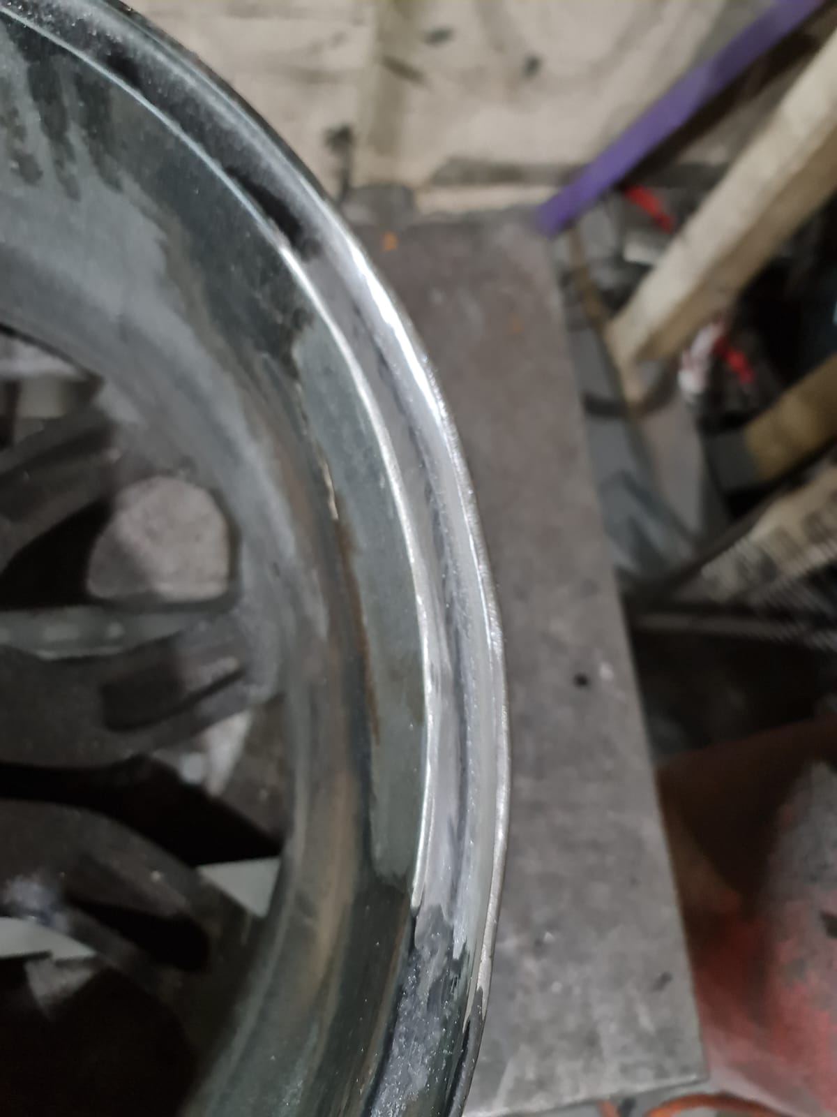 Mobile cracked alloy wheel repair - structural welding on-site